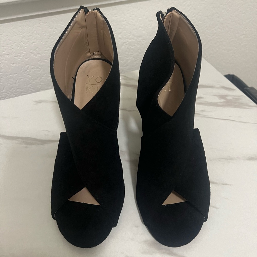 Black thick velvet heels